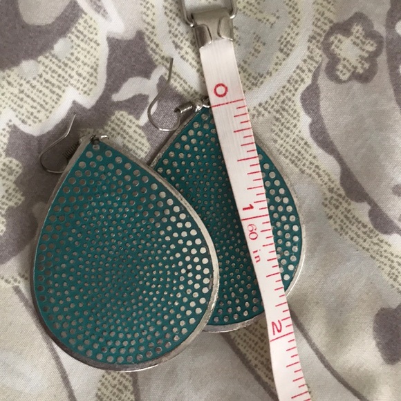 🌺 Bundle of necklace and two pair of earrings - Picture 8 of 11